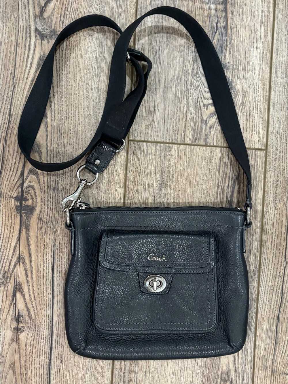 Coach Penelope Swingpack Crossbody Bag Black Pebbled Leather Turn-Lock Pocket